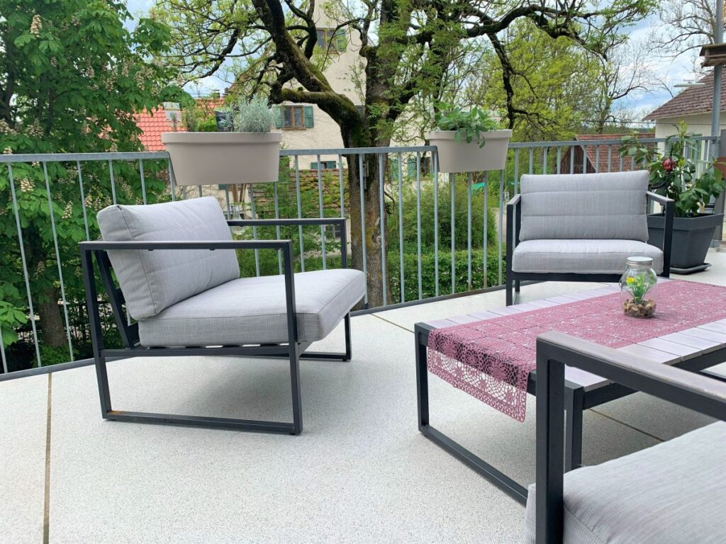 Balkon Sitzgruppe Ferienwohnung im Allgäu