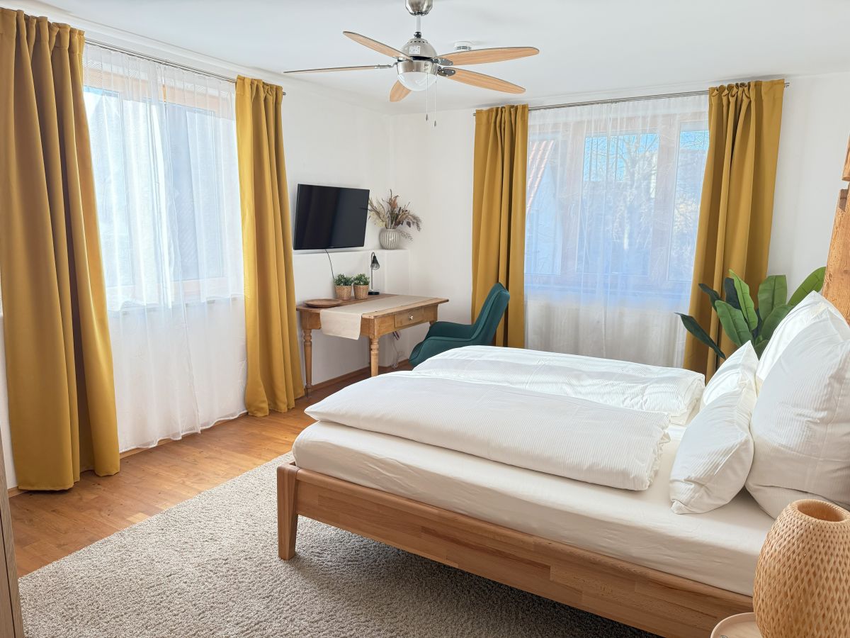 Schlafzimmer Doppelbett Ferienwohnung Brunnen