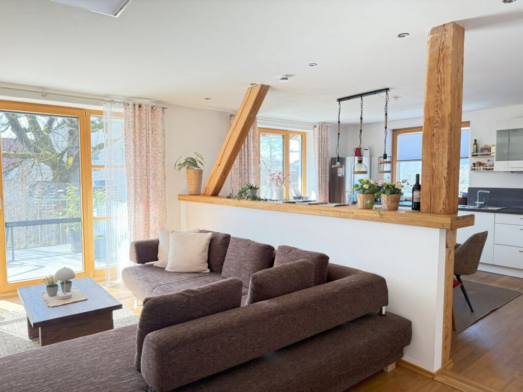 Wohnbereich und Küche Ferienwohnung Brunnen Allgäu